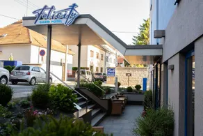 Hotel Blue Garni - Image 5