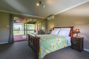 Albany Bali Style Accommodation - Image 4