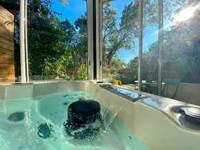 Chambre Jacuzzi love room - Image 5