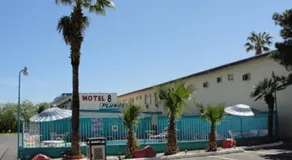 Motel 8 Las Vegas - Image 2