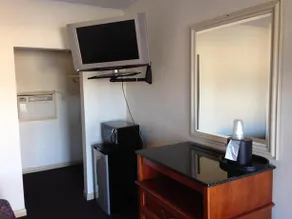 Executive Inn Of Seneca - Image 5