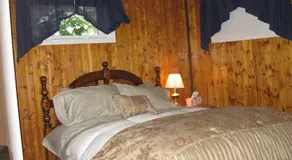 Dew Drop Inn - Image 3