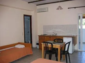 SUMMERTIME APARTMENTS - Image 2