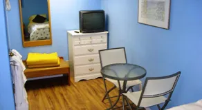Dave & Honey's Accommodation - Image 4