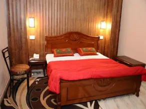 OYO 6370 Hotel Golden Woods - Image 3