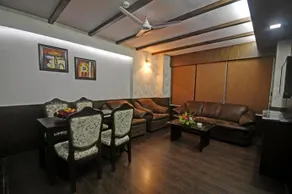OYO Premium VIP Road - Image 2