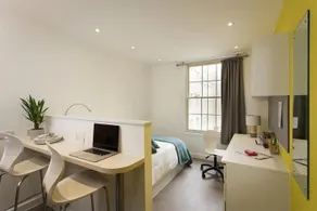 Green Park House Accommodation - Image 5