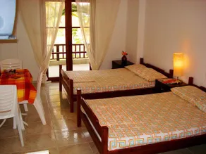 Rooms With View - Image 3