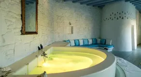 Villa Boufla Jacuzzi - Image 2