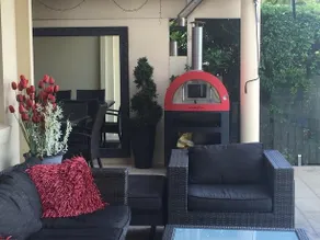 Broadbeach Waterfront Holiday House - Image 2