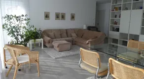 großzugige,zetrumsnahe Wohnung - Image 2