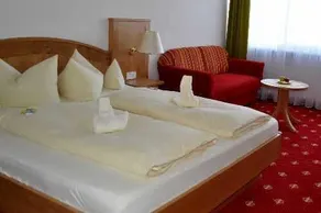 Land-gut-Hotel Schweigener Hof - Image 4