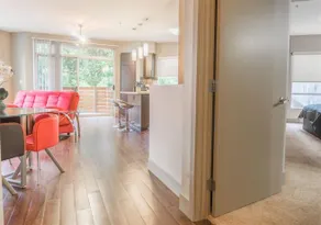 Off to Hollywood Apartments - Image 2