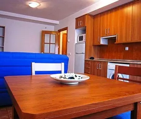 Apartamentos El Hortalán - Image 3