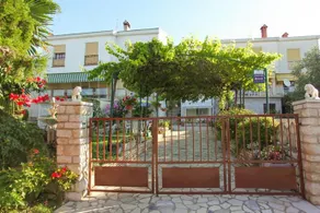 Paradiso Apartments - Image 5