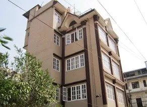 Happy Hostel - Image 2