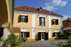 Gombas Kuria Mansion Boutique B&B - Image 2