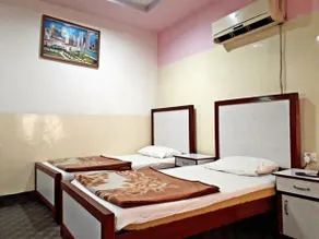 Gulberg View Hotel Main Market - Image 4