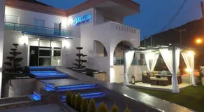 Stratos Deluxe Apartments - Image 4
