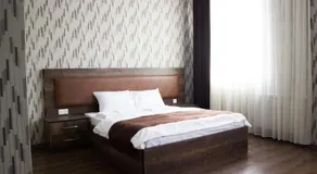 Green Hotel - Image 3