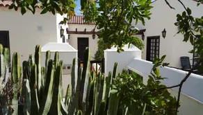Exclusively located Golf Villa with heated pool - Image 2