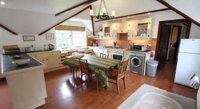 Vale View Apartment - Image 2