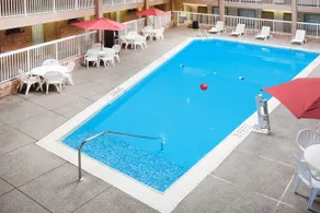Ramada Ankeny - Image 2