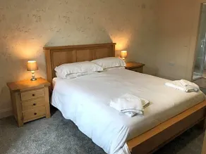 Commercial Hotel - Image 3