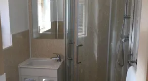 Holly Tree Guest House - Image 4