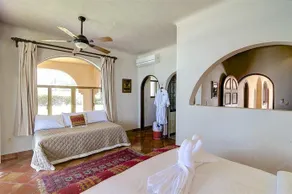 Private Oceanfront Delfin Estate w/ Pool - Image 5