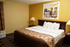 Days Inn & Suites by Wyndham Harvey / Chicago Southland - Image 4