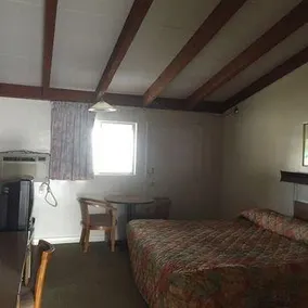 Village Motor Lodge - Image 3