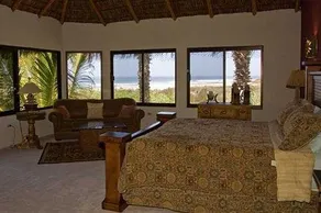 Las Palmas Tropicales - Image 4