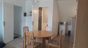Studio au calme, à l'étage avec escalier pentu - Image 4