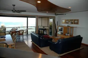 Claytons on Cylinder Beach Front - Image 5