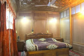 Lalarukh Group of Houseboats - Image 5