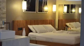 Status Motel - Image 3