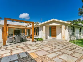 Azolla Beach House - Image 2