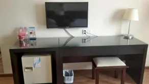 Jinghu Boutique Hotel - Image 2