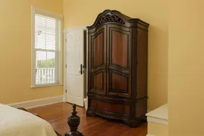Red Velvet Inn - Image 3