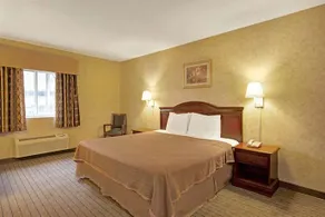 Howard Johnson Express Inn Bronx - Image 3