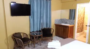 Wallace Holiday Apartments - Image 5