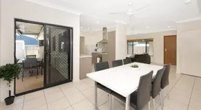 3 bedroom central home - Image 3