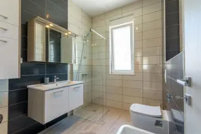 Appartement de vacances avec piscine privée, barbecue et jacuzzi | Vue sur l'eau - Image 4