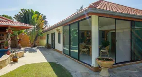 Tina's Living Paradise Guesthouses with Private Pool - Image 3
