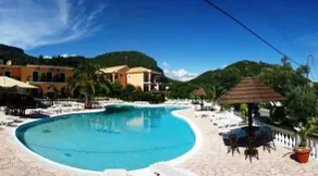 Mermaid Pool Studios and Bar - Image 2