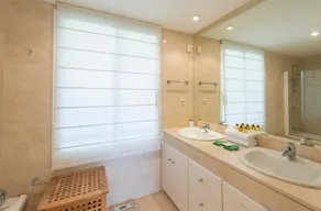 Ones Sea Views - Image 3