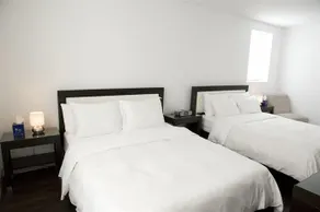 Metro Apartments - Image 3