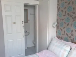 Woodley Bed & Breakfast - Image 5