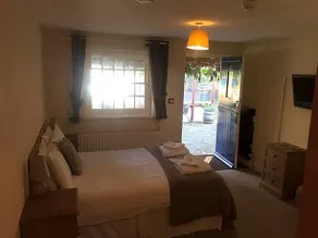 St Crispin Inn - Image 4